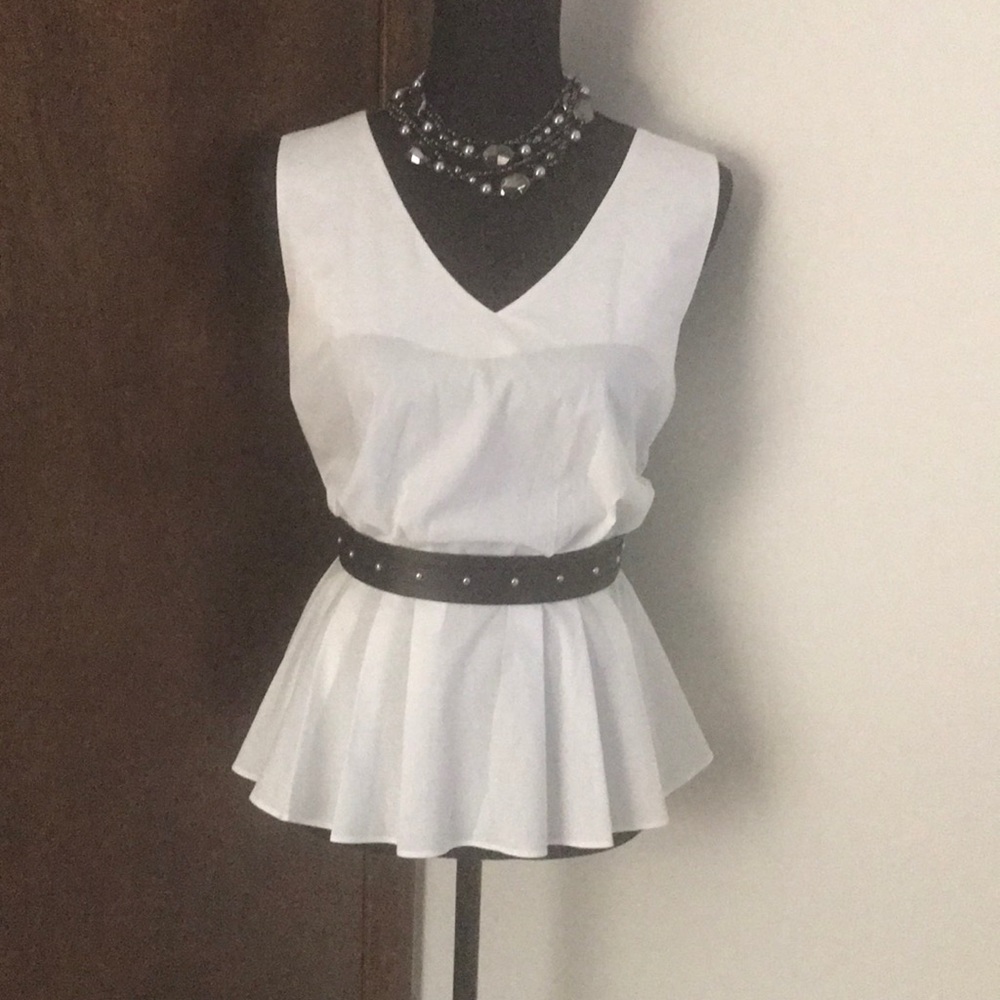 Stunning White Worthington Sleeveless Top